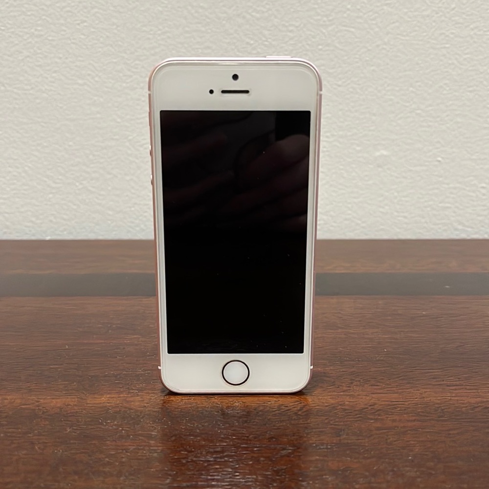 Unlocked Apple iPhone SE 32GB Rose Gold